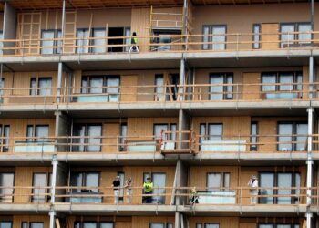 Vapaarahoitteinen asuntotuotanto on romahtanut 30 000 uuden asunnon vuositasolta 9 000 asuntoon tänä vuonna.