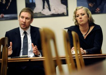 Paavo Arhinmäki ja Jutta Urpilainen puhuivat Politiikan toimittajien tilaisuudessa.