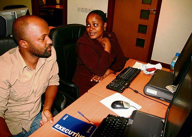 Dar Leo -lehden päätoimittaja Imma Mbuguni ja Mwananchi-lehden politiikan toimittaja Editha Majura osallistuivat Viestintä ja kehitys -säätiö Vikesin järjestämälle verkkojournalismin kurssille Dar es Salaamissa Tansaniassa.