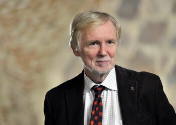 Eduskunnan Attac-ryhmän puheenjohtajan, ministeri Erkki Tuomiojan (sd.) mukaan Suomessa eduskunta tietää, missä vakauspaketin rakentamisessa mennään.