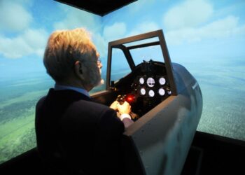 Ilmailumuseon elämyspalveluihin kuuluu kolme simulaattoria: Messerschmitt 109, Aztec ja Draken –simulaattorit.