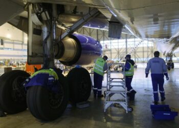 Kesäkuussa oikeuden päätöksellä keskeytetyn lakon syynä olivat Finnairin tekniikassa käydyt yt-neuvottelut yhtiön laite- ja moottorikorjaamon henkilöstön irtisanomiseksi ja toimintojen lopettamiseksi. Neuvottelut päättyivät tällä viikolla 280 henkilön irtisanomiseen.