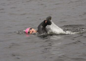 Kimmo Ohtonen on kauhonut Saimaan halki.