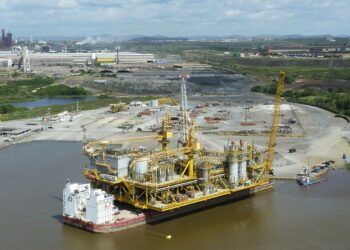Venezuelan valtiollisen öljy-yhtiön PDVSA:n öljylautta Orinoco-joella.