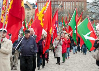 Liput ja banderollit ovat olleet vappukulkueen vakiovarusteita jo vuosikymmeniä.