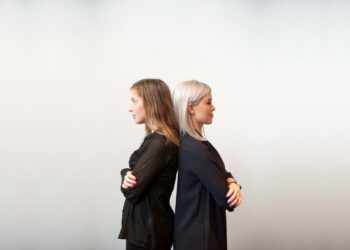 Li Andersson (vas.) ja Susanna Koski eivät ole samaa mieltä monestakaan asiasta.