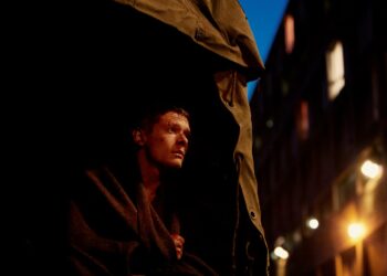 Nuori brittisotilas (Jack O'Connell) yrittää selviytyä hengissä kujanjuoksustaan Belfastin kortteleiden sokkeloissa.