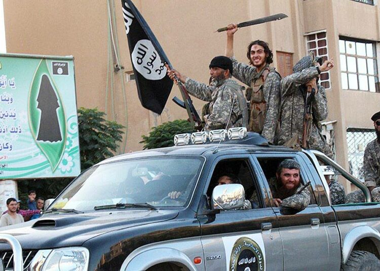 Islamilaisen valtion (IS) joukkoja ”kalifaatin” pääkaupungissa, pohjoissyyrialaisessa Raqqassa.