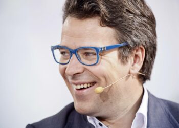 Vihreiden Ville Niinistön on helppo hymyillä, sillä eduskuntavaalien jälkeen puolue on noussut keskiraskaaseen sarjaan SDP:n ja perussuomalaisten kanssa.
