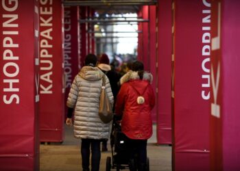 Joulun kulutusjuhla huipentuu tänä viikonloppuna, mutta pelkän perusturvan varassa elävien mahdollisuudet osallistua siihen ovat rajalliset.