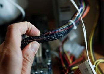 Ict-alan hyvänä puolena on, että se työllistää myös nuoria. Toisaalta yli viisikymppisiä tietoasiantuntijoita on irtisanottu runsaasti.