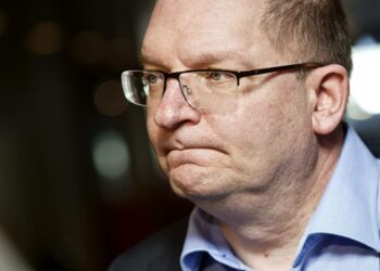 Hallituksen luottamus sopijapuolena osoittautuu juuri sellaiseksi kuin on epäiltykin, jos työttömyysturvan aktiivimallin valmistelu jatkuu, Metalliliiton puheenjohtaja Riku Aalto sanoi.