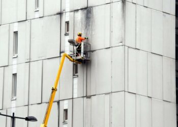 Työntekijöiden osuutta sosiaaliturvan rahoituksesta hilataan ylöspäin.