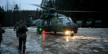 NH90-helikopteri puolustusvoimien Kaakko 19 -pääsotaharjoituksessa marraskuussa.