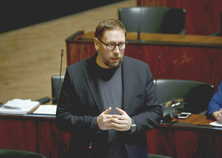 Paavo Arhinmäki.