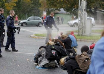 Poliisioperaation johtaja hyväksyi OC-sumutteen käytön lievimpänä käytettävissä olevana voimakeinona väkijoukon hajottamiseen Elokapinan mielenilmauksessa lauantaina, kerrotaan Poliisihallituksen selvityksessä.