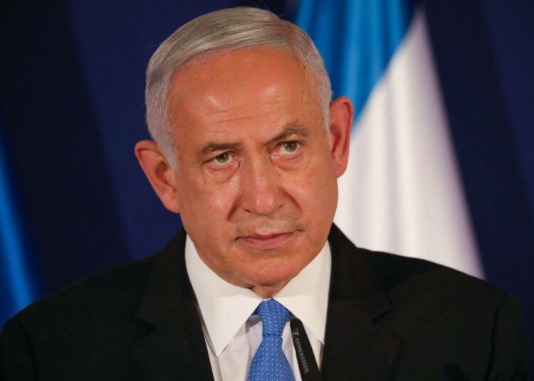 Istuva pääministeri Benjamin Netanjahu yrittää raivokkaasti pitää kiinni vallasta ja estää uuden hallituksen syntymisen.