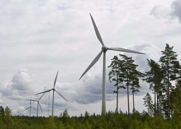Maatuulivoiman osuus Suomen sähköntuotannosta nousisi selvityksen mallissa yli 70 prosenttiin vuoteen 2050 mennessä, kun osuus viime vuonna oli noin kymmenen prosenttia.