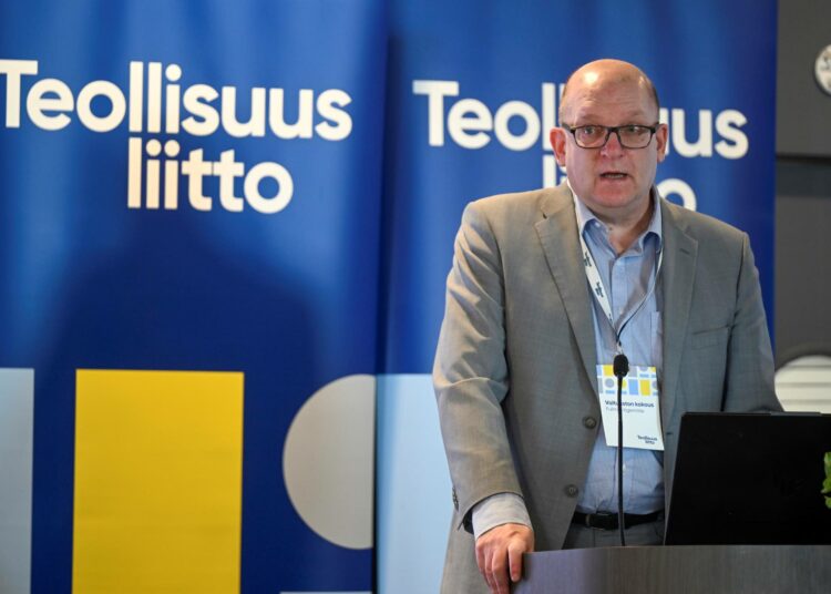 "Suomessa ei saa olla yrityksiä, jotka tekevät voittoa ihmisten hädällä, pelolla tai tietämättömyydellä", sanoo Teollisuusliiton puheenjohtaja Riku Aalto.
