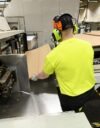 Kirjoittaja kehottaa tekoihin työelämän uudistamiseksi.