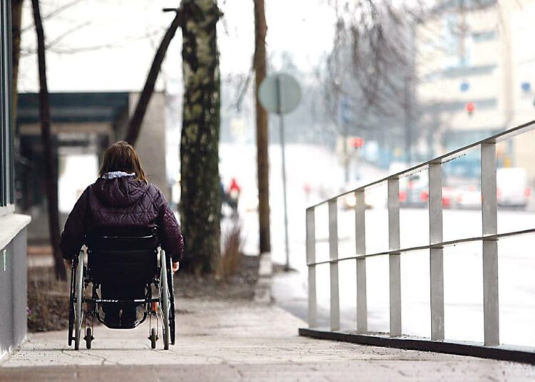 Kuntaliitto laskee, että kunnat tarvitsevat kahden vuoden aikana runsaat miljardi euroa lisärahaa. Näin turvattaisiin sosiaali- ja terveydenhuollon kaltaiset keskeiset palvelut.