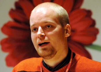 ? Ilman tiukkaa ryhmäkuria olisi liitosasiassa syntynyt hajontaa myös demareiden ja kokoomuksen valtuustoryhmissä, uskoo Saramo.
