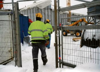 Rakennusliiton Matti Harjuniemi haluaa tuomalla opiskelijat nykyistä nopeammin työmaalle taata, että rakennuksille valmistuu nuoria joka vuosi.