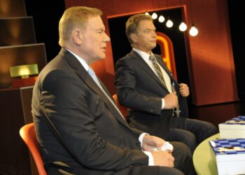 Presidenttiehdokkaat Sauli Niinistö ja Paavo Lipponen veivät Suomen määrätietoisesti euroon 1990-luvulla. Tuoreen tutkimuksen mukaan päätös oli vahingoksi kansalaisten enemmistölle.
