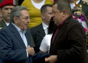 Venezuelan presidentti Hugo Chávez tapasi Kuuban Raúl Castron viime viikonloppuna Caracasissa.