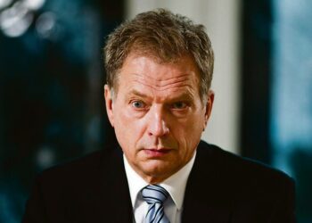 Presidentti Sauli Niinistön halu leikata tulojaan on nähtävä ennen muuta symbolisena tekona.