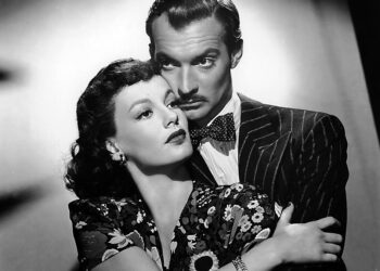 Suurhuijari Dimitrios on Eric Amblerin romaaniin perustuva unohdettu film noir -elokuva. Kuvassa Marjorie Hoshelle ja Zachary Scott.