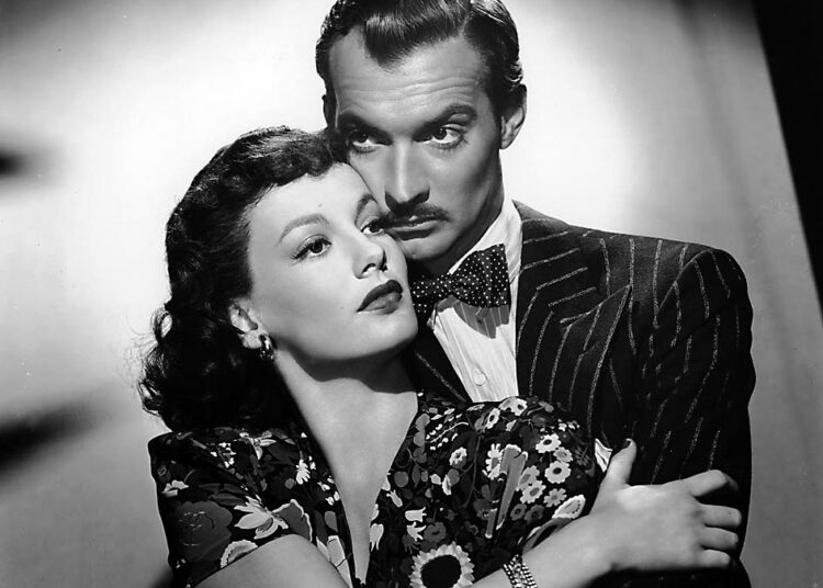 Suurhuijari Dimitrios on Eric Amblerin romaaniin perustuva unohdettu film noir -elokuva. Kuvassa Marjorie Hoshelle ja Zachary Scott.