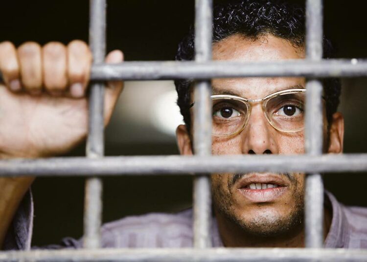 Algerian vapaustaistelusta kertovassa elokuvassa käydään myös Pariisissa. Kuvassa Abdelkader (Sami Bouajila).