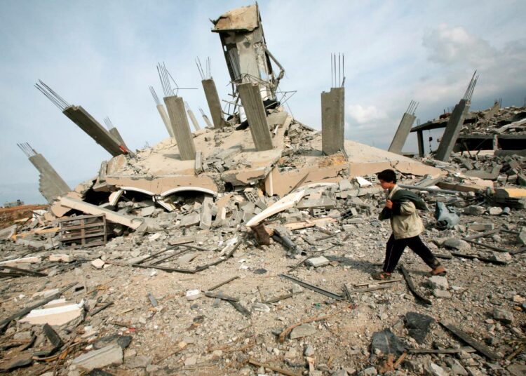 Israelin raunioittamaa Gazaa tammikuussa 2009.