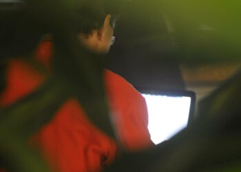 Ammattiliitto Pron mukaan toimihenkilöt ajetaan monilla työpaikoilla loppuun työnantajien tekemillä työelämää ja työurien pituutta surkastuttavilla päätöksillä.