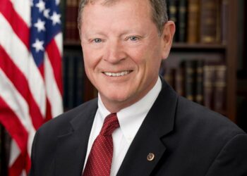 Jim Inhofe senaatin virallisessa potretissa vuodelta 2007.