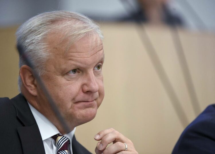 Elinkeinoministeri Olli Rehn yhtyi perjantaina perustuslain tulkitsijoiden kritiikkiin.