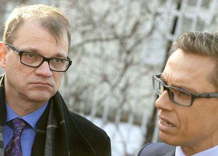 Pakkolakien kautta Sipilän porvarihallitus oli ottamassa valtaa työmarkkinoilta. Nyt se ei näytä onnistuvan. Kuvassa pääministeri Juha Sipilä (vas.) ja valtiovarainministeri Alexander Stubb.