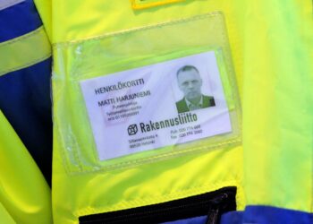 Rakennusliiton puheenjohtajan Matti Harjuniemen nimellä tehdyn kaltainen tunnistekortti tuottaa tuloksia.