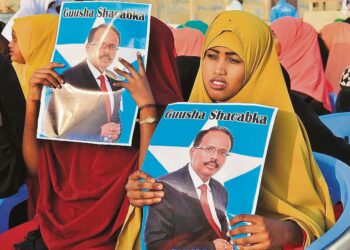 Nuoret naiset Benadirin alueen nuorisoliitosta Mogadishussa osoittivat tukeaan Somalian vasta-valitulle presidentille Mohamed Abdullahi Farmajolle.