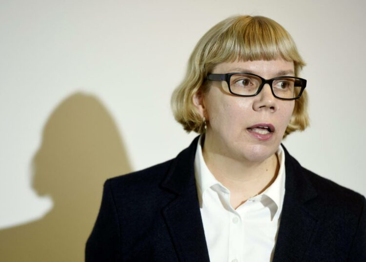 Julkisen sanan neuvoston puheenjohtaja Elina Grundström kertoi Yleisradion saaneen langettavan päätöksen journalistisen päätösvallan luovuttamisesta Terrafame-uutisoinnissa.