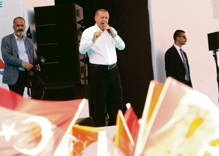 Presidentti Recep Tayyip Erdogan lietsoo turkkilaisnationalismia vaalitilaisuuksissa. Turkissa pidetään sekä presidentin- että parlamenttivaalit 24. kesäkuuta.