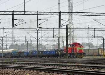 Toimiva liikenneinfrastruktuuri on yksi parhaista keinoista pitää koko maa asuttuna. Kuvassa Kouvolan ratapiha-alue.