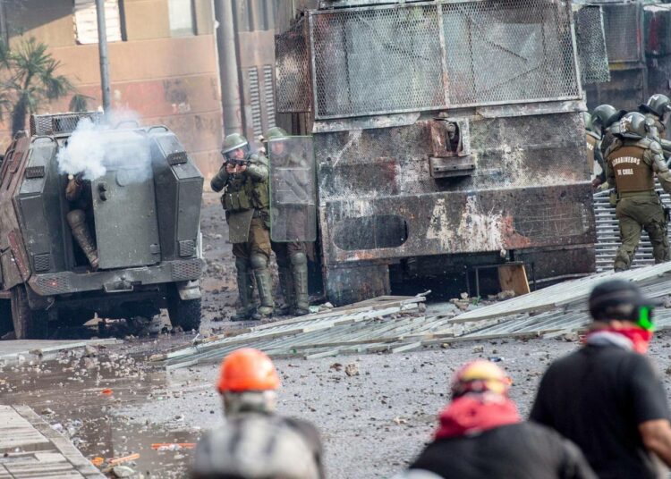 Sadat ihmiset ovat menettäneet toisen silmänsä poliisin ammuttua heitä kumiluodeilla kasvoihin lähietäisyydeltä.