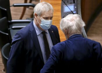 Varapuhemies Antti Rinne.