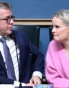 Pääministeri Petteri Orpo (kok.) ja valtiovarainministeri Riikka Purra (ps.) eduskunnan täysistunnossa helmikuussa 2026.