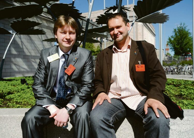 Nikolai Aleksejev ja Nikolai Bajev kiittävät Moskovan Gay Prideen osallistuneita suomalaisia siitä, että nämä avasivat suunsa.