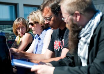 Oksana Chelysheva, Heidi Hautala, Mikael Storsjö ja Kerkko Paananen kertoivat FINROSFORUMin ohjelmasta maanantaina Helsingissä.
