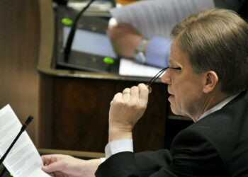 Keskusta otti opposition ykköspuolueen aseman Mauri Pekkarisen turvin.