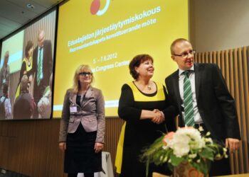 JHL:n puheenjohtajana jatkaa Jarkko Eloranta. Toimialajohtajiksi valittiin uutena Päivi Niemi-Laine (vas. ) ja vuodesta 2011 tehtävää hoitanut Teija Asara-Laaksonen (kesk.).